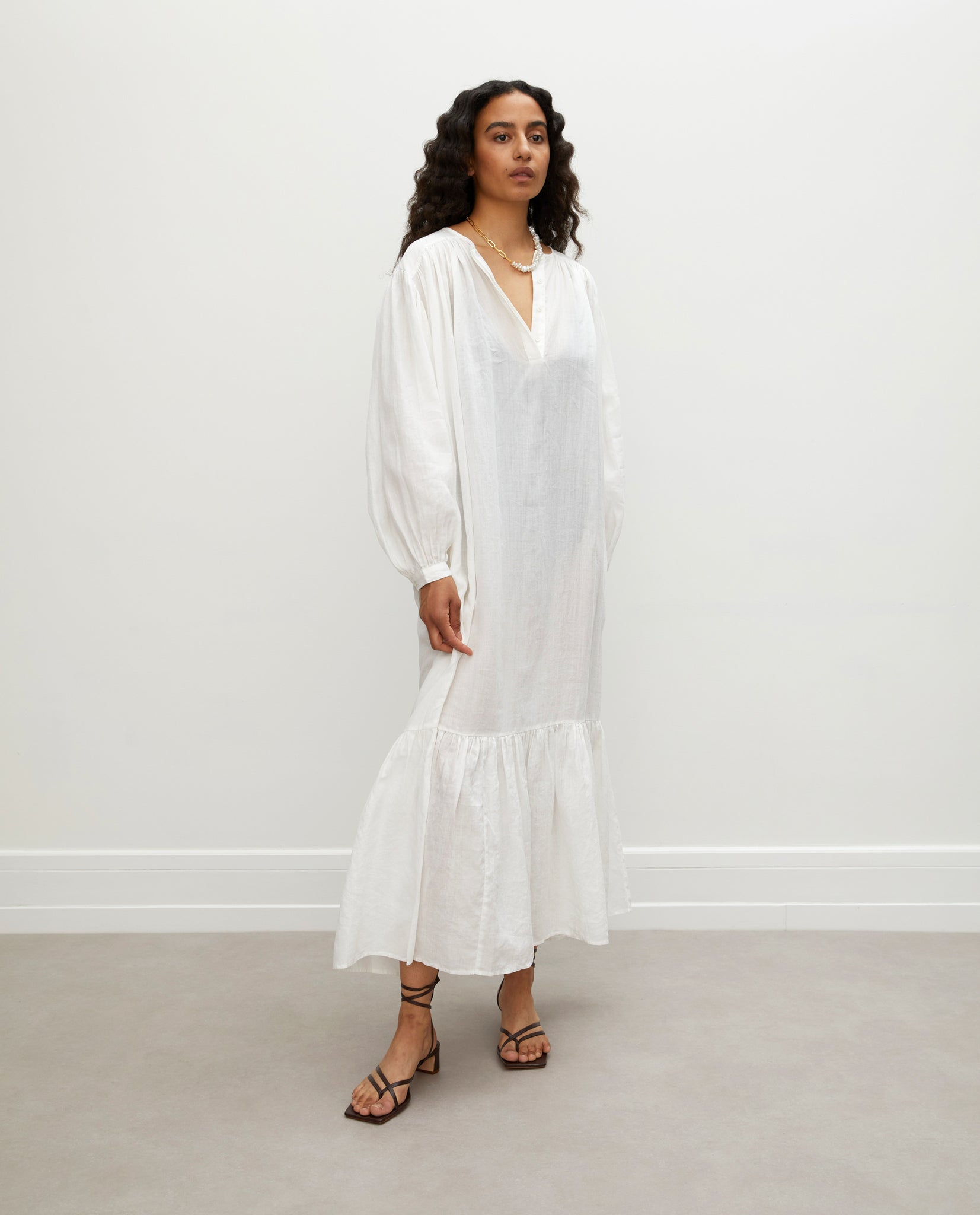 Linen dress in white