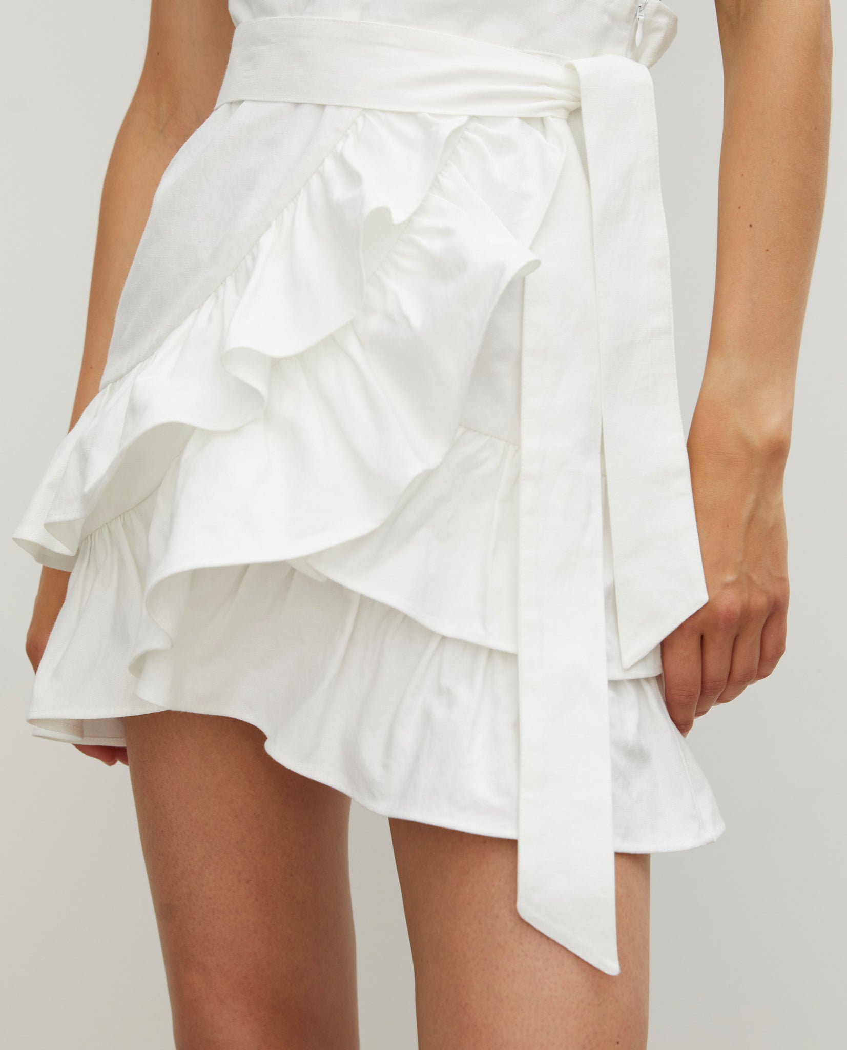 Mazia skirt in white by Róhe