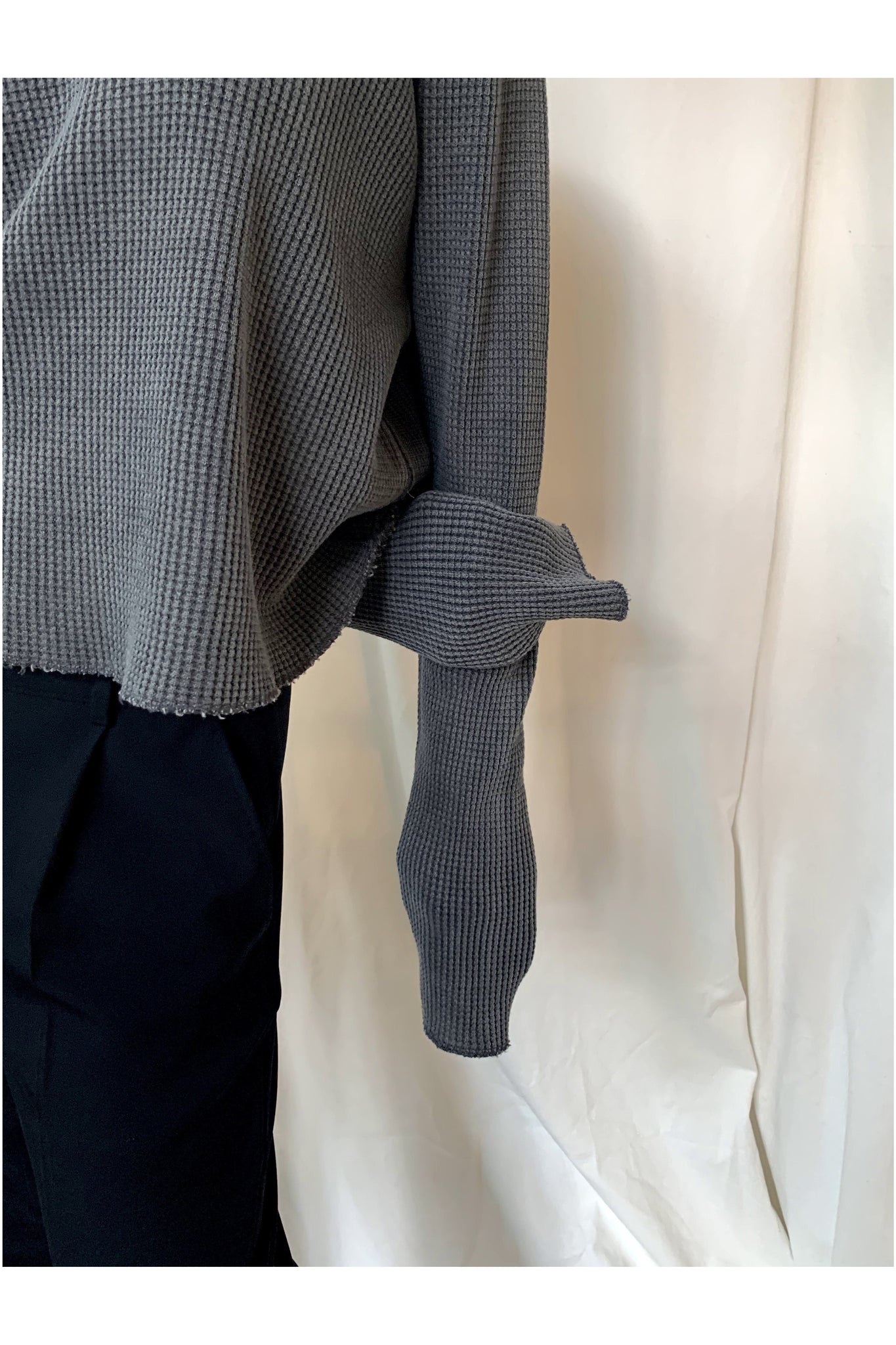 STRUCTURED CROPPED SWEATER ANTHRACITE BLACK - BEYOND STUDIOS