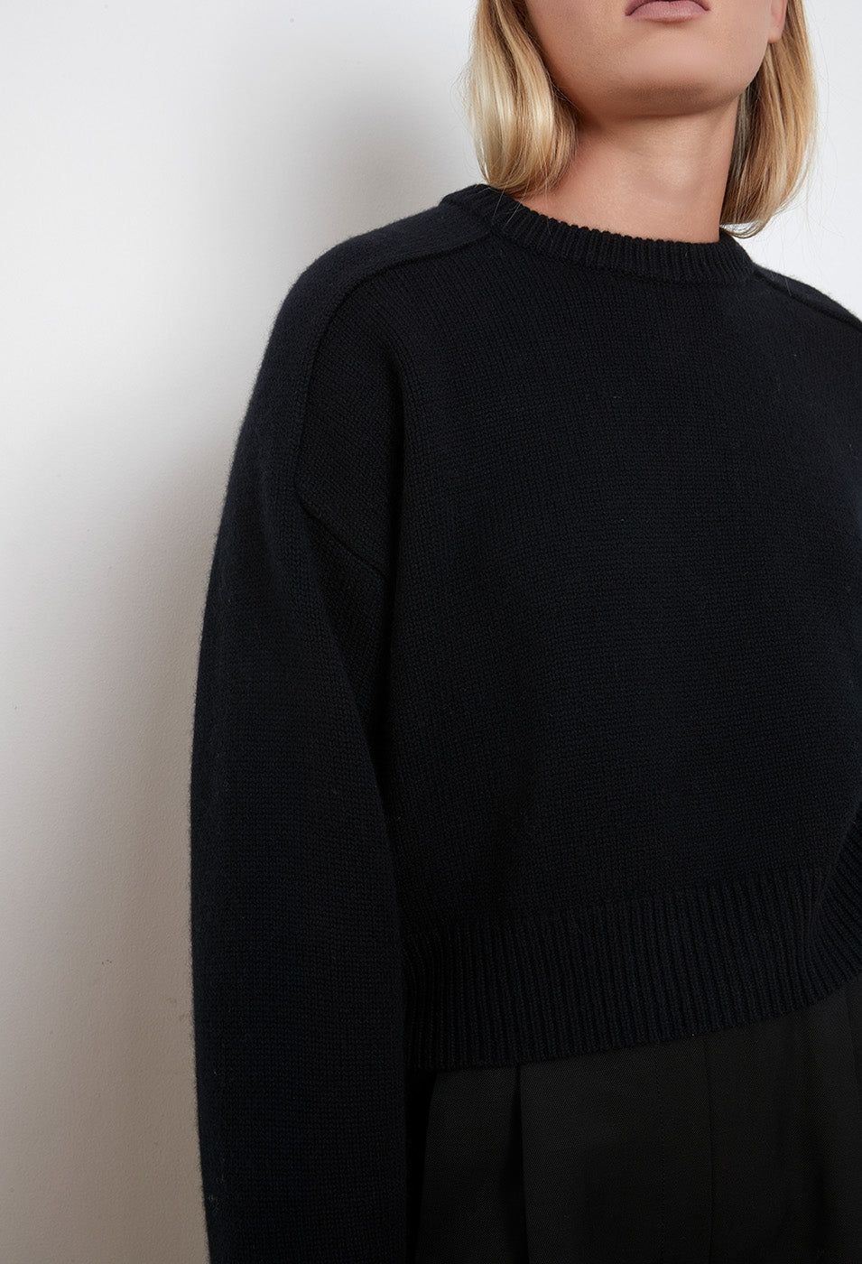 CASHMERE WOOL CROPPED SWEATER BY LOULOU STUDIO IN BLACK - BEYOND STUDIOS