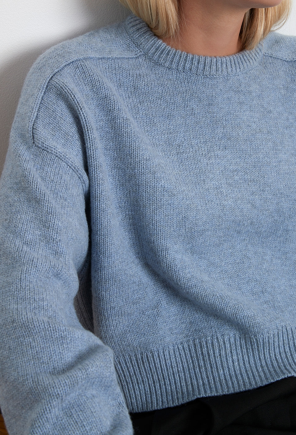 CASHMERE WOOL CROPPED SWEATER BY LOULOU STUDIO IN BLUE