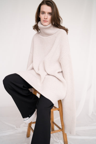 CHUNKY TURTLENECK IN OFF-WHITE BY CAN PEP REY – BEYOND STUDIOS