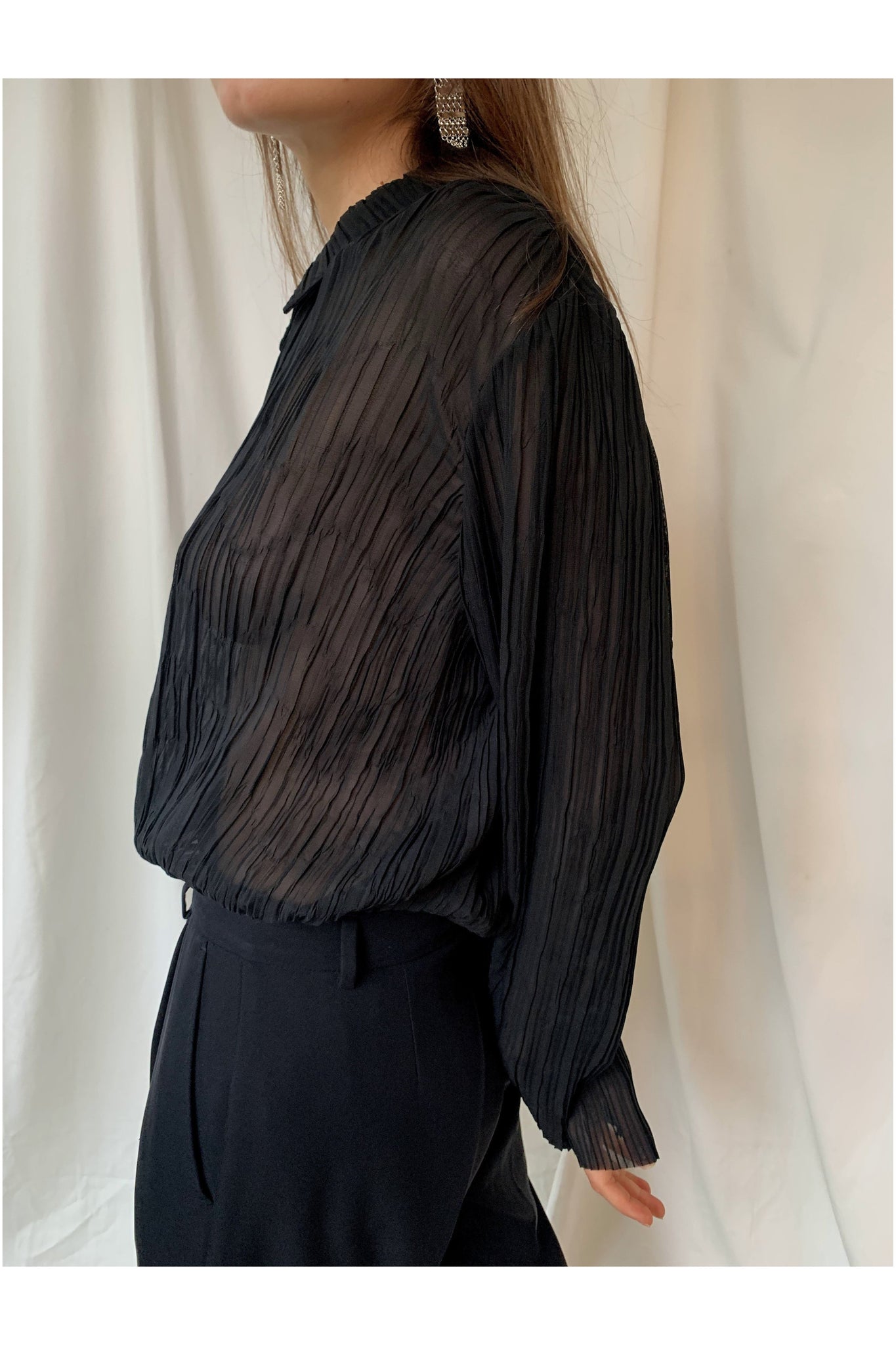 HOPE BLACK PLEATET SHIRT WITH EXTRA LONG SLEEVES - BEYOND STUDIOS